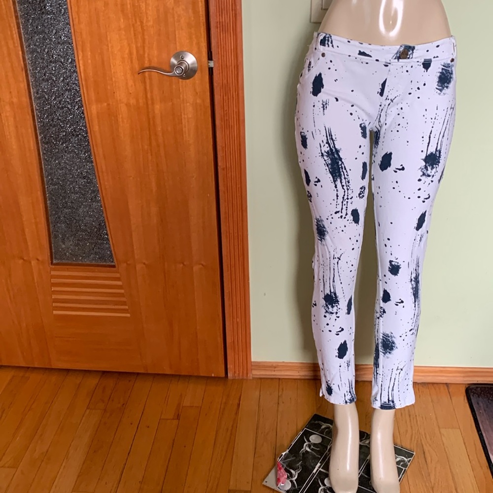 Skinny leg  sexy pants, very comfortable, good for day by day wearing